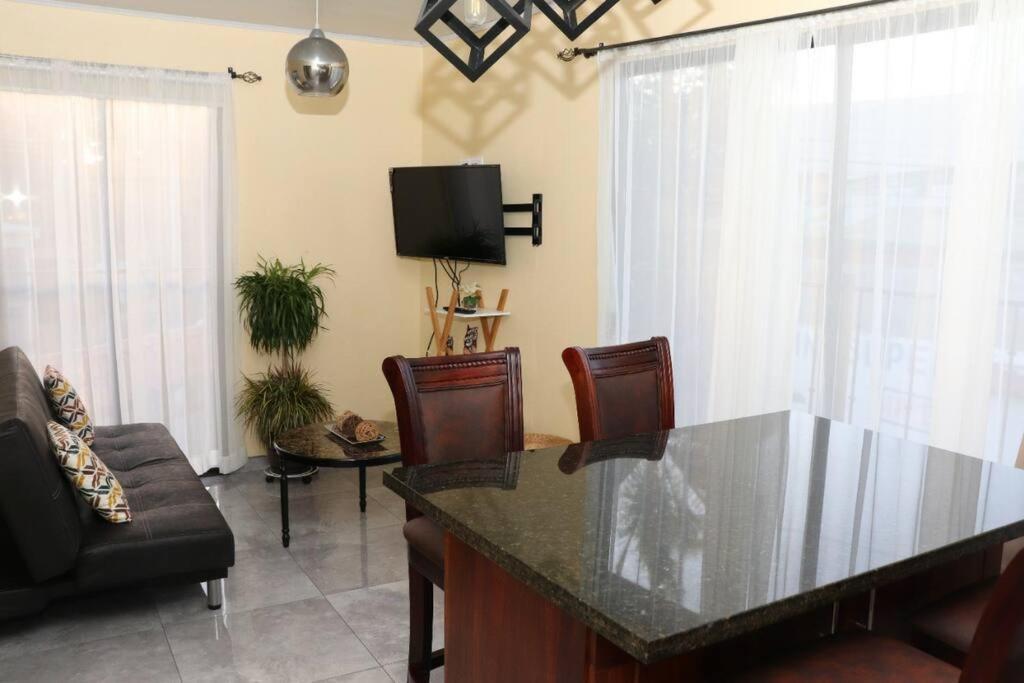 Río Segundo Airport Sjo Residence - Edward & Familia Inn المظهر الخارجي الصورة